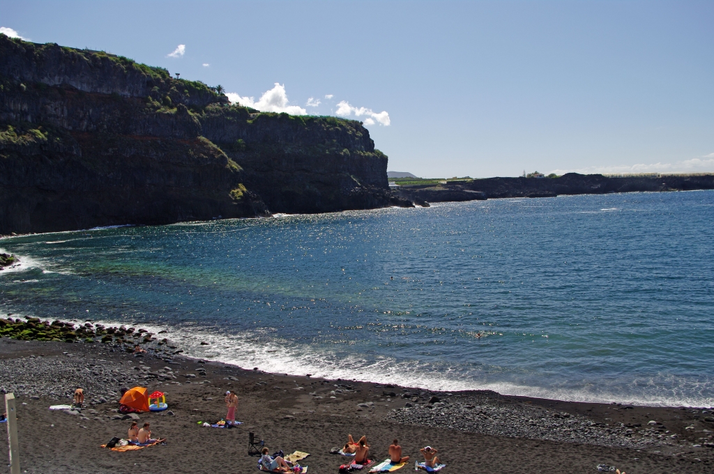 У Икода есть свой неплохой пляж, расположенный в